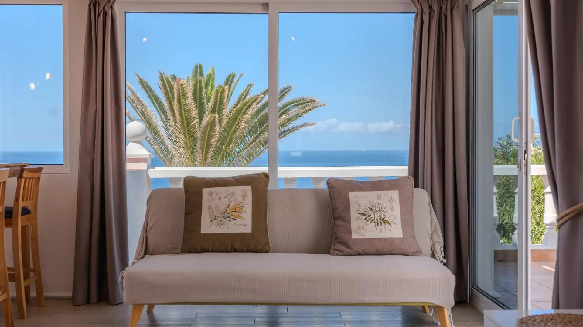 Villa Blanca カジャオ・サルバヘ