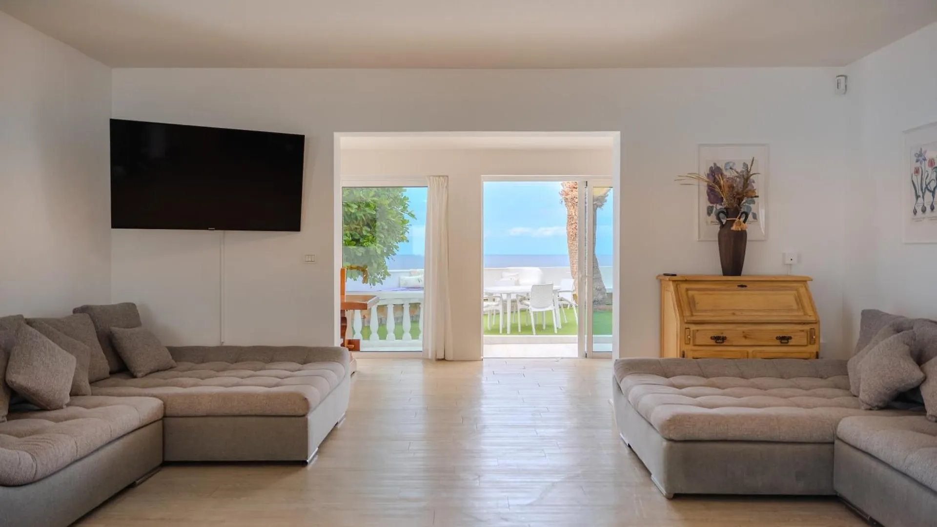 Villa Blanca カジャオ・サルバヘ